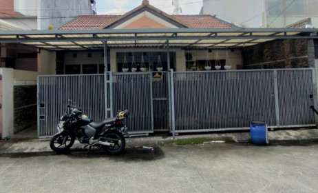 Rumah di Lokasi Strategis dan Terbaik di Taman Kopo Indah 2